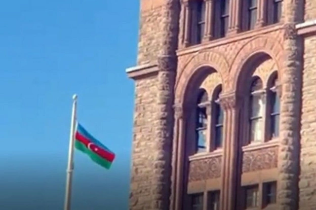 В Канаде перед зданием парламента Онтарио впервые был поднят флаг Азербайджана - ВИДЕО